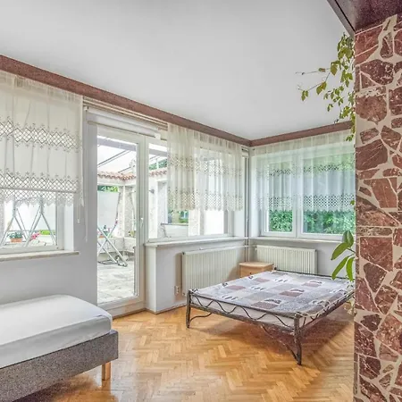 Stunning In With Kitchen Apartment *